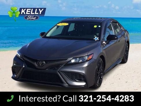 Used 2022 Toyota Camry SE image 1