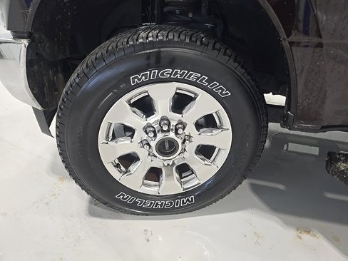 Used 2018 Ford F250 Lariat w/ Chrome Package image 4