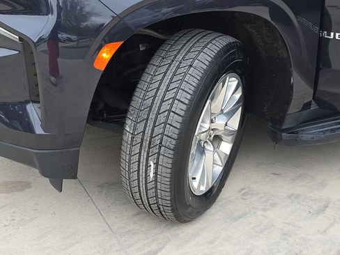 Used 2023 Chevrolet Suburban Premier image 36