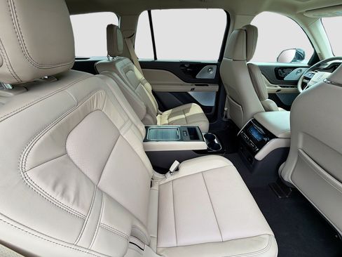 Certified 2020 Lincoln Aviator Reserve w/ Equipment Group 202A AWD/4WD image 29