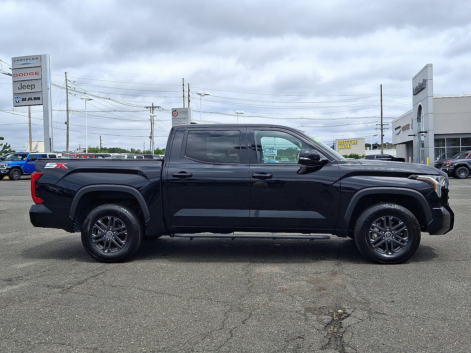 Used 2024 Toyota Tundra SR5 w/ SR5 Convenience Package AWD/4WD image 8