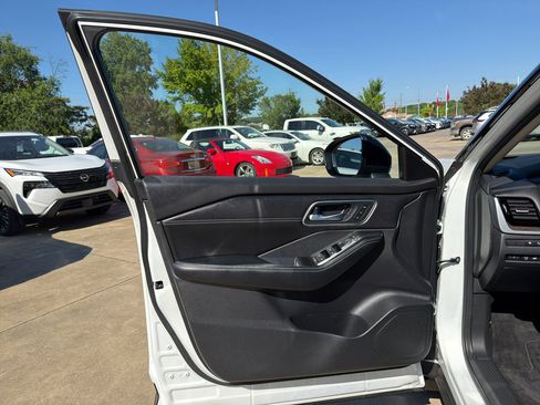 Used 2024 Nissan Rogue Platinum w/ Platinum Premium Package AWD/4WD image 9