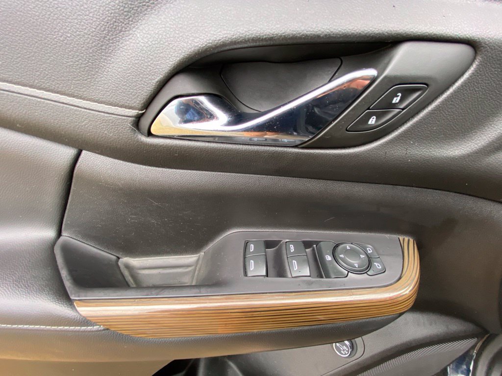 Used 2022 GMC Acadia SLE w/ Driver Convenience Package FWD image 11