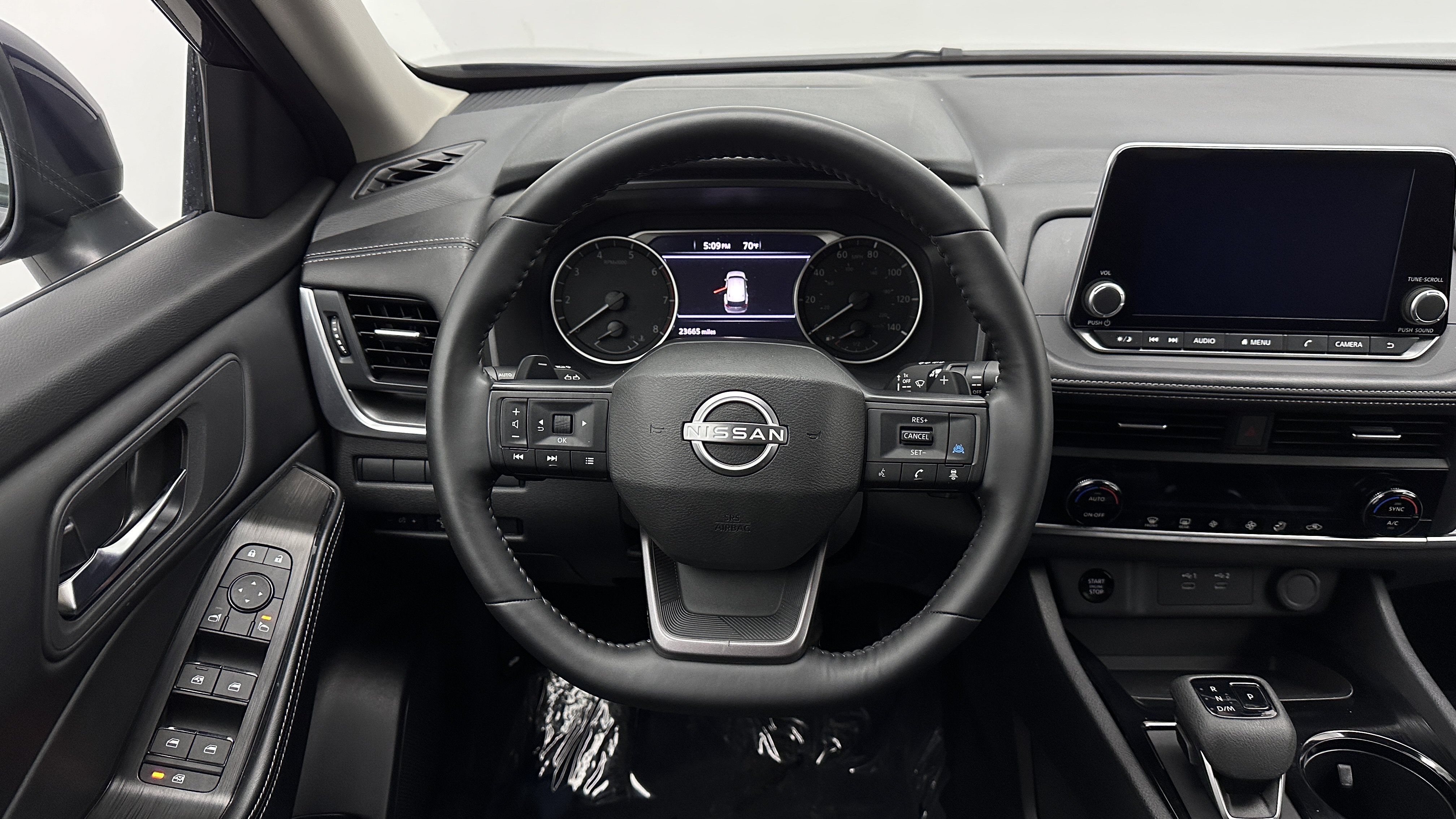 Used 2025 Nissan Rogue SV AWD/4WD image 26