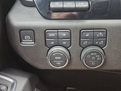 Used 2025 Chevrolet Silverado 2500 High Country w/ High Country Premium Package AWD/4WD image 22