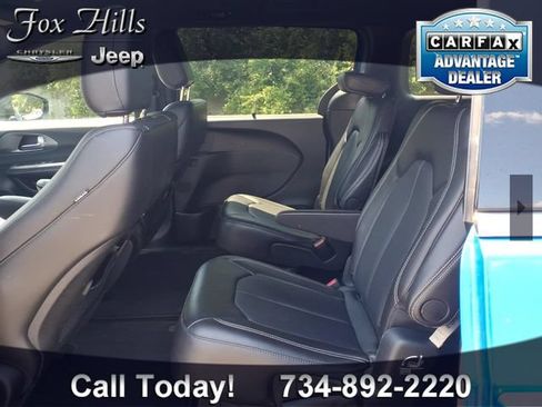 Used 2026 Chrysler Pacifica Select FWD image 13
