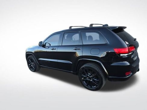 Used 2019 Jeep Grand Cherokee Altitude image 3