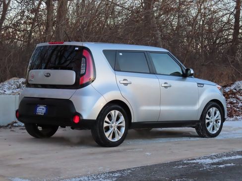 Used 2015 Kia Soul + image 3