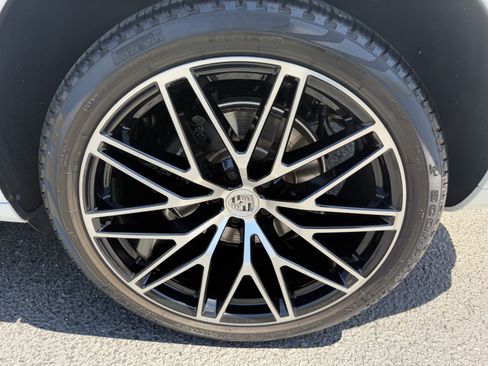 Used 2023 Porsche Macan AWD/4WD image 10