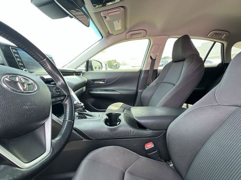 Used 2021 Toyota Venza LE image 12