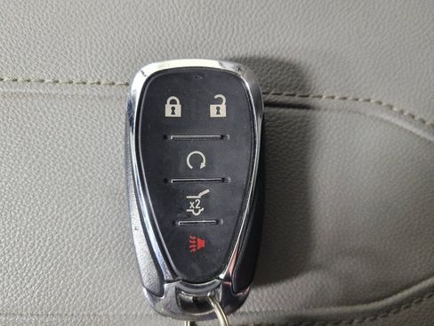 Used 2021 Chevrolet Traverse LT image 32