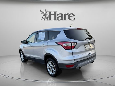 Used 2017 Ford Escape SE w/ SE Cold Weather Package AWD/4WD image 3