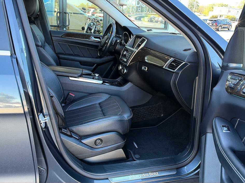 Used 2015 Mercedes-Benz GL 450 4MATIC image 36
