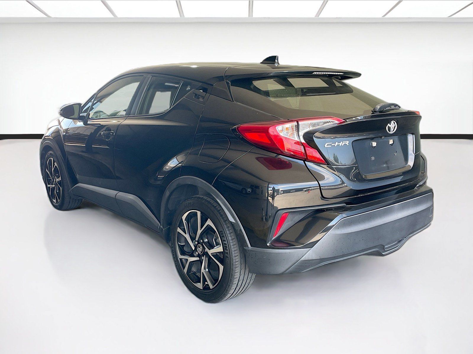 Used 2019 Toyota C-HR XLE FWD image 6