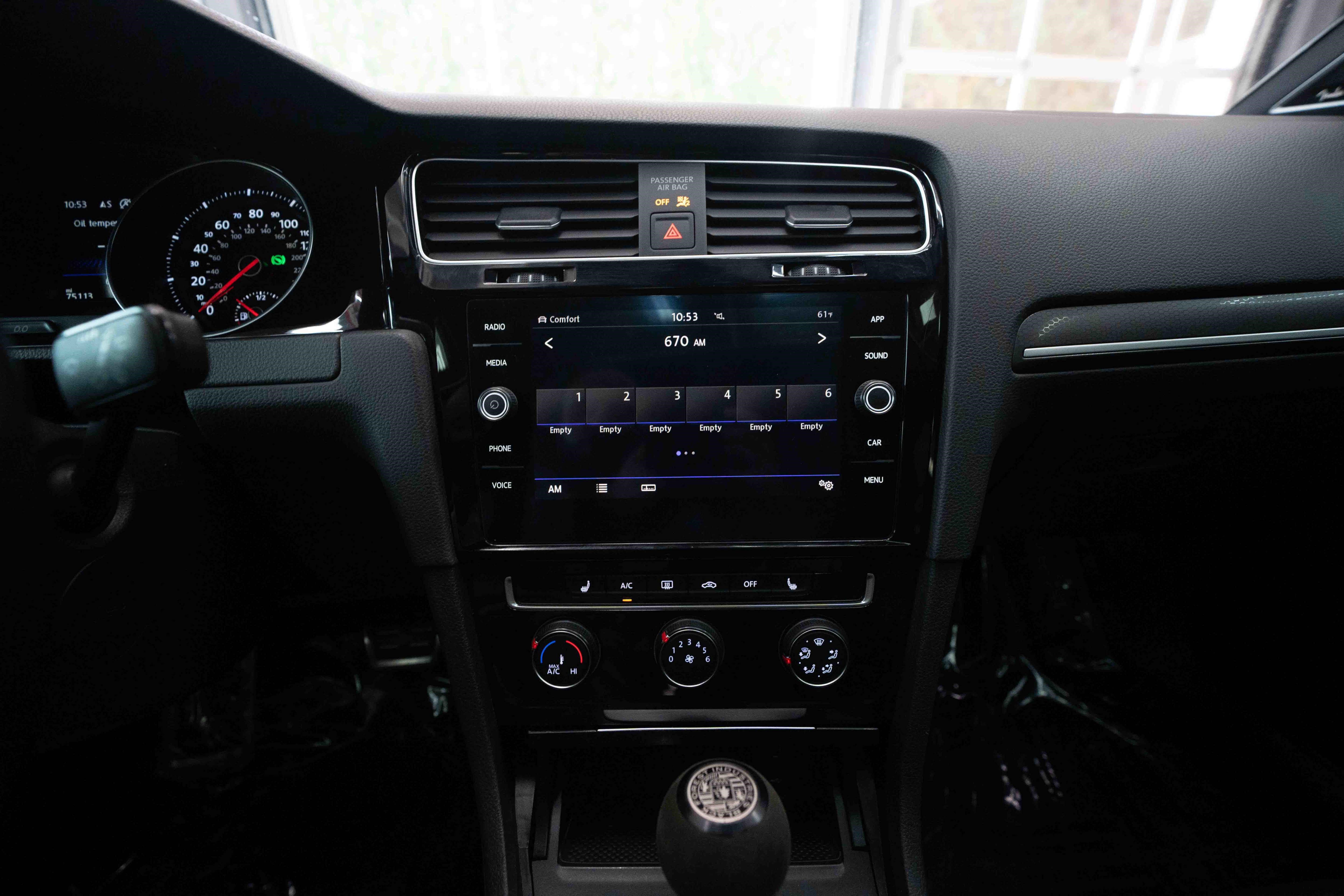 Used 2019 Volkswagen Golf 4-Door FWD image 17