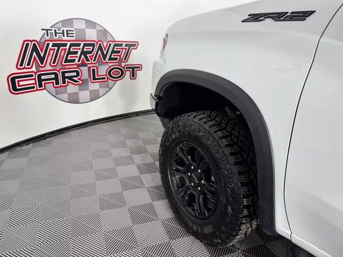 Used 2024 Chevrolet Silverado 1500 ZR2 w/ Technology Package image 28