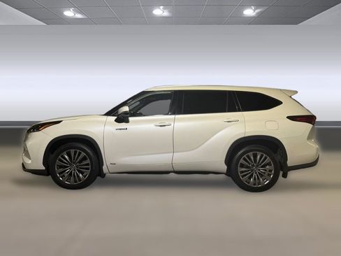 Used 2021 Toyota Highlander Platinum AWD/4WD image 2