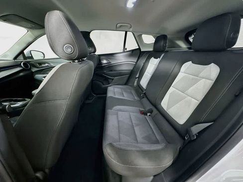 Used 2024 Chevrolet Trax LS w/ LS Convenience Package FWD image 12