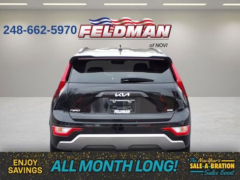 Used 2024 Kia Niro EX Touring image 4