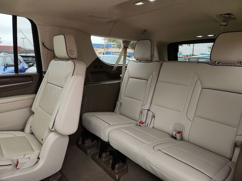 Used 2022 GMC Yukon XL Denali image 10
