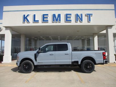 New 2026 Ford F250 Lariat w/ Black Appearance Package