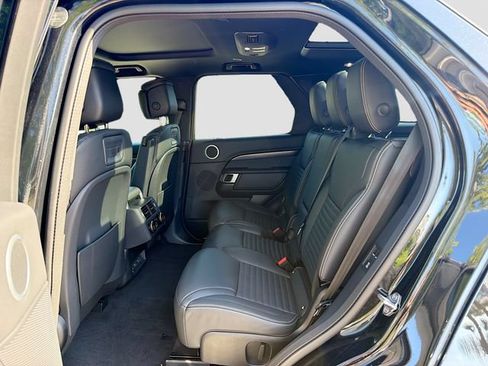 Used 2025 Land Rover Discovery Metropolitan Edition AWD/4WD image 23