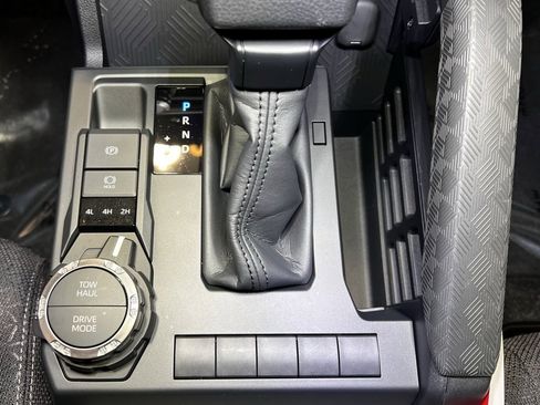 Used 2025 Toyota 4Runner SR5 image 33