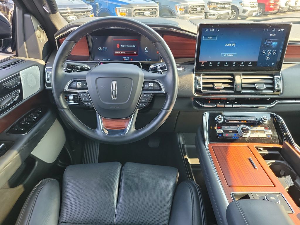 Certified 2022 Lincoln Navigator L Reserve AWD/4WD image 12