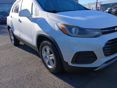 Used 2018 Chevrolet Trax LT w/ LT Convenience Package image 22