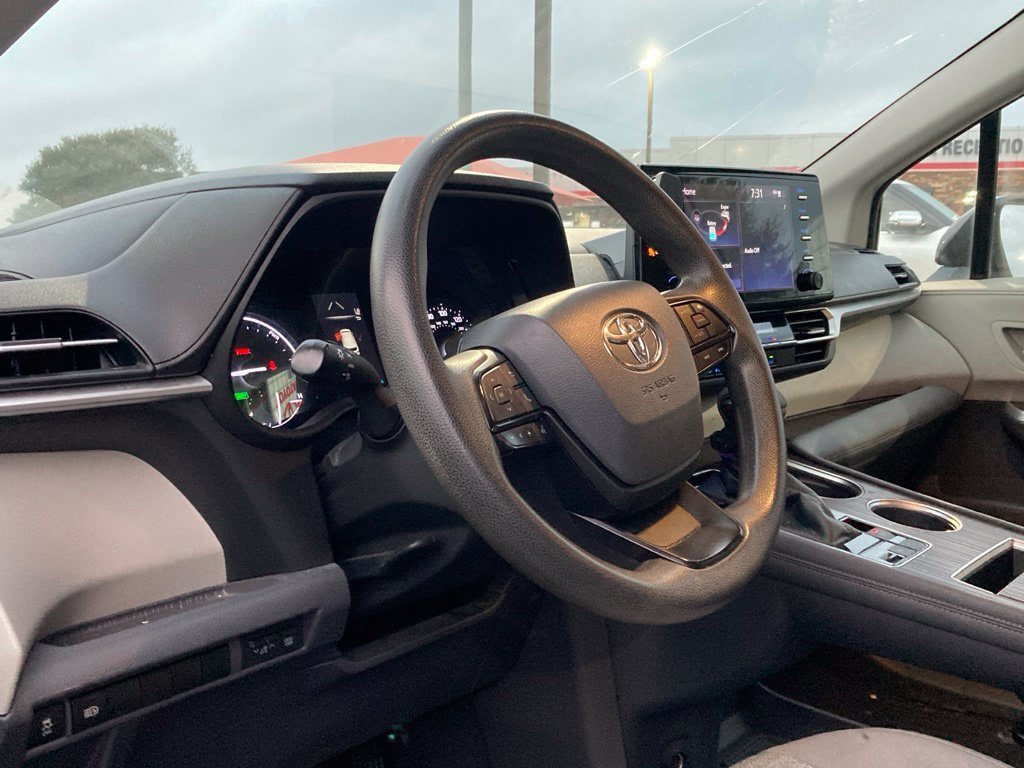 Used 2022 Toyota Sienna LE FWD image 7