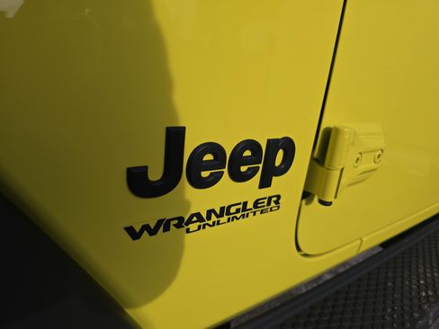 Used 2022 Jeep Wrangler Unlimited Sport image 12