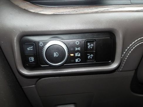 Used 2023 Ford Explorer Platinum w/ Technology Package AWD/4WD image 18