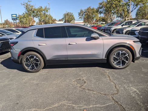 New 2026 Chevrolet Equinox EV LT image 9