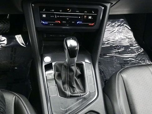 Used 2022 Volkswagen Tiguan SE image 12