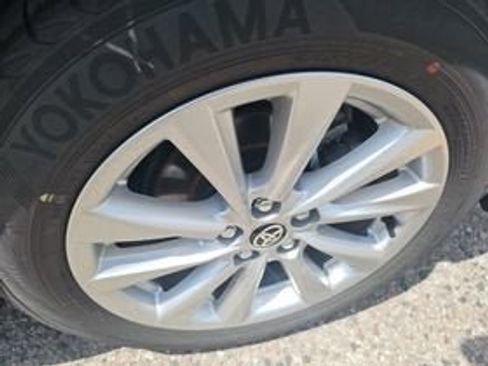 Used 2025 Toyota Corolla XLE FWD image 5