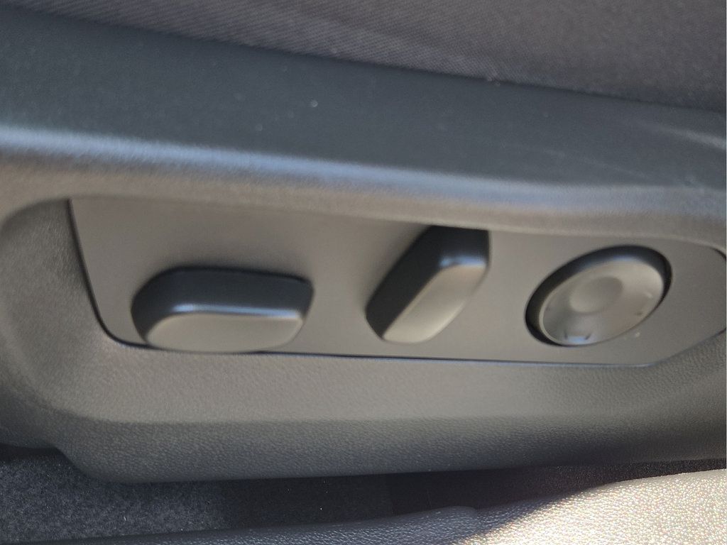 Used 2025 Buick Envision Sport Touring AWD/4WD image 16