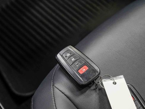 Used 2021 Toyota Prius Prime XLE FWD image 26