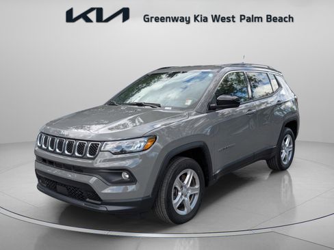 Used 2023 Jeep Compass Latitude image 4