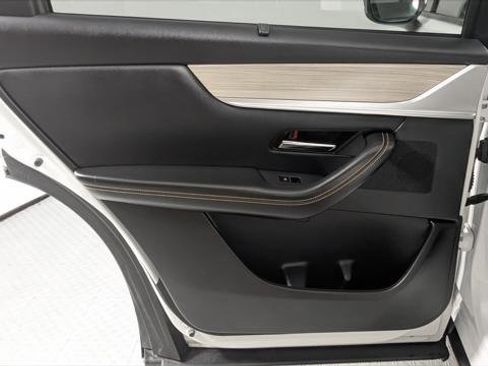 Used 2024 MAZDA CX-90 Plug-In Hybrid w/ Premium Pkg image 17