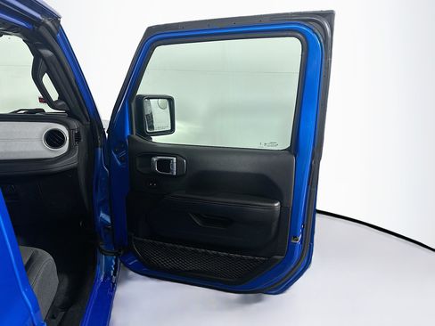 Used 2024 Jeep Wrangler Unlimited Sahara AWD/4WD image 32