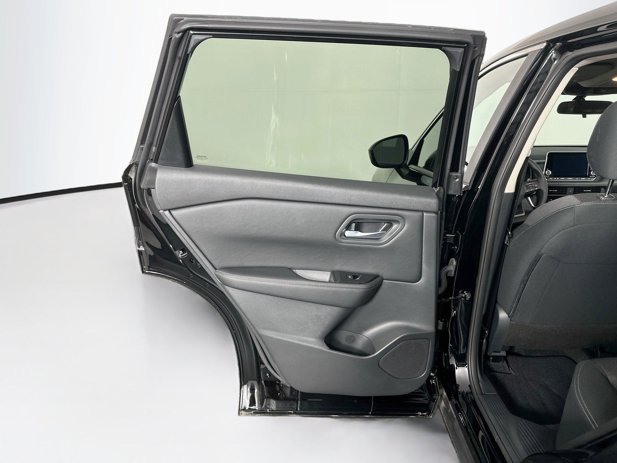 Used 2025 Nissan Rogue SV FWD image 25