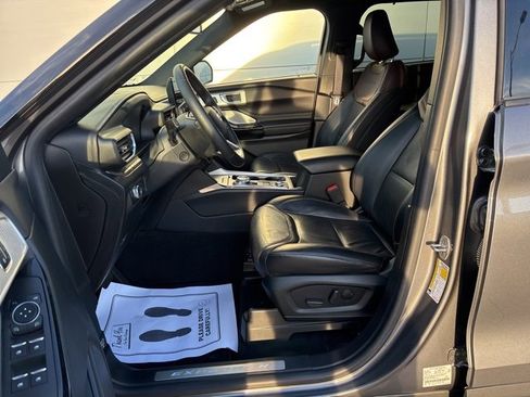 Used 2022 Ford Explorer Platinum w/ Equipment Group 601A image 10