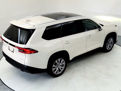 Used 2024 Toyota Grand Highlander AWD image 19