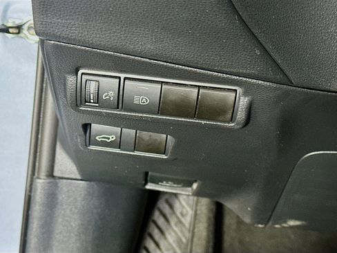 Used 2024 Toyota Corolla Cross XLE image 17