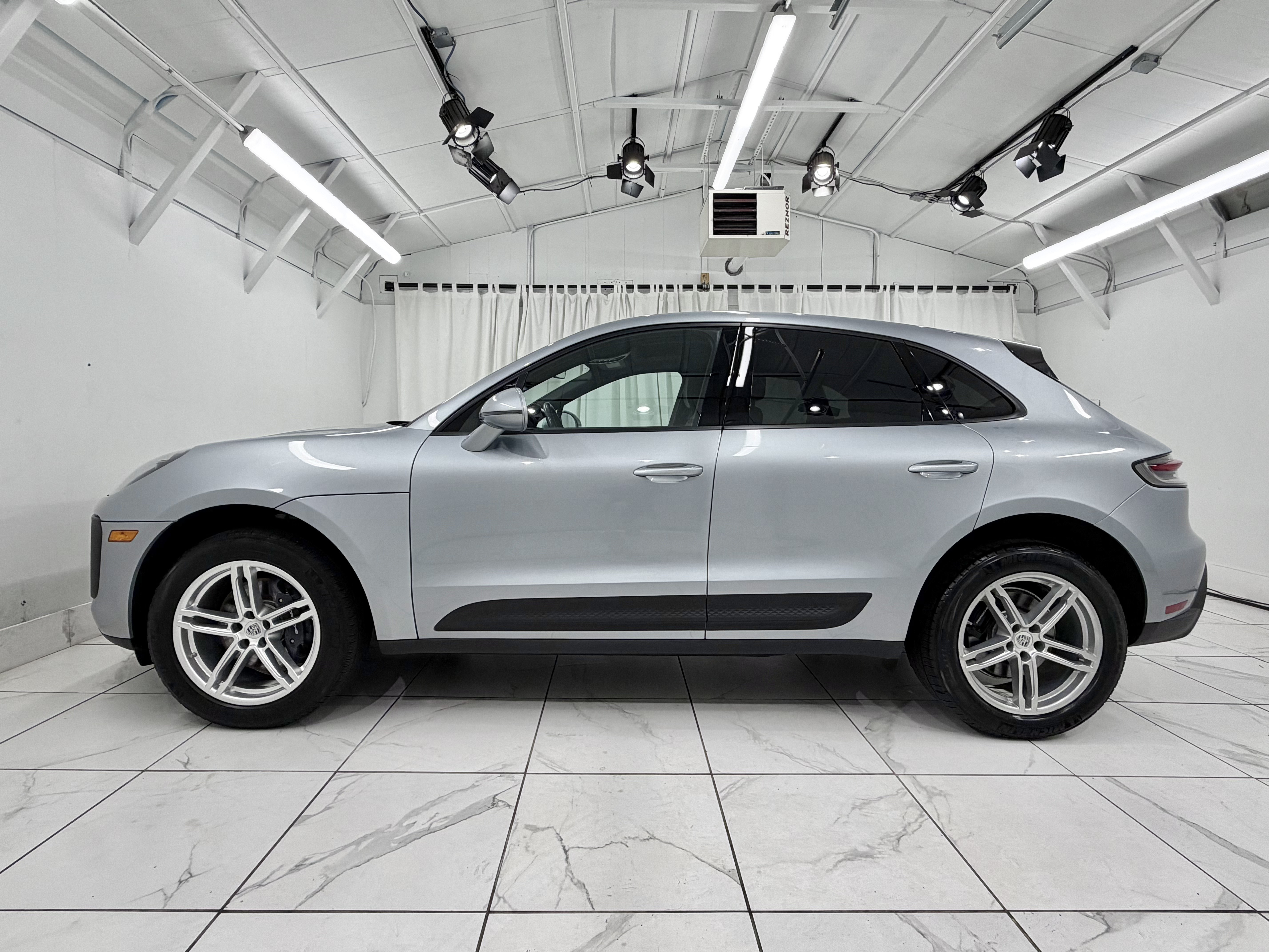 Used 2022 Porsche Macan AWD/4WD image 15