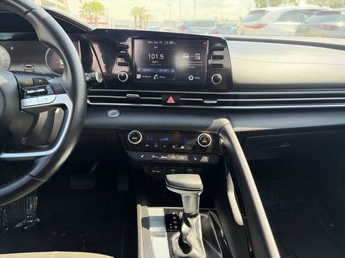 Used 2021 Hyundai Elantra SEL w/ Convenience Package FWD image 19