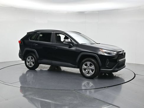 Used 2023 Toyota RAV4 XLE AWD/4WD image 3