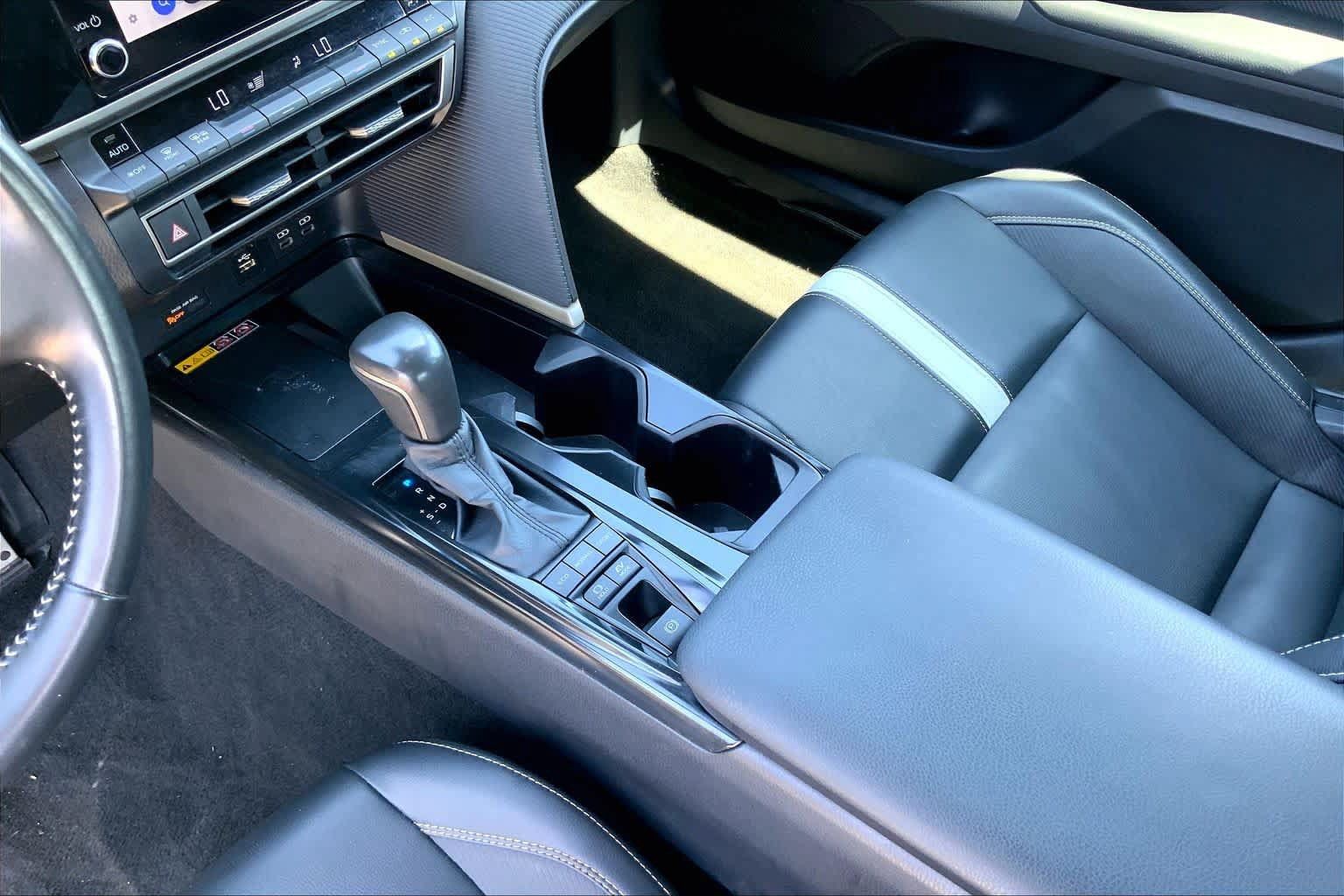 Used 2025 Toyota Camry SE FWD image 16