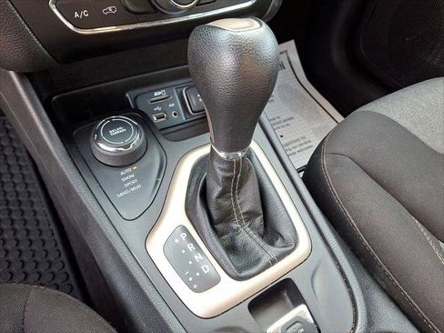 Used 2017 Jeep Cherokee 4WD Altitude image 12