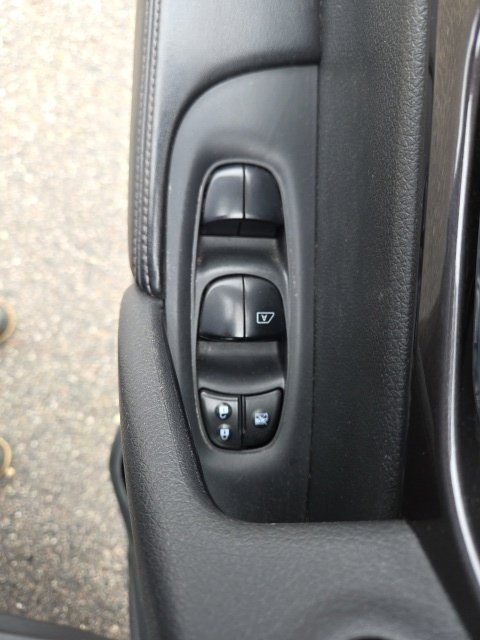 Used 2018 Nissan Rogue SV FWD image 37